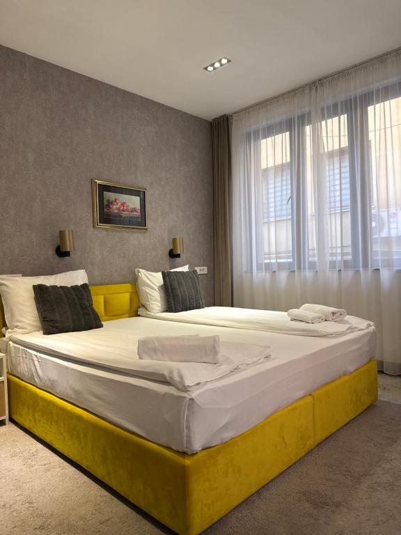 Postel nebo postele na pokoji v ubytování Deluxe Nortel Hotel