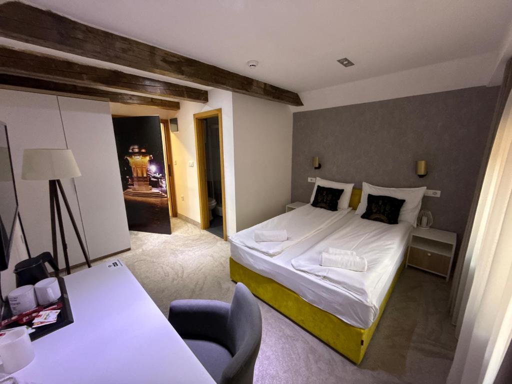 Postel nebo postele na pokoji v ubytování Deluxe Nortel Hotel