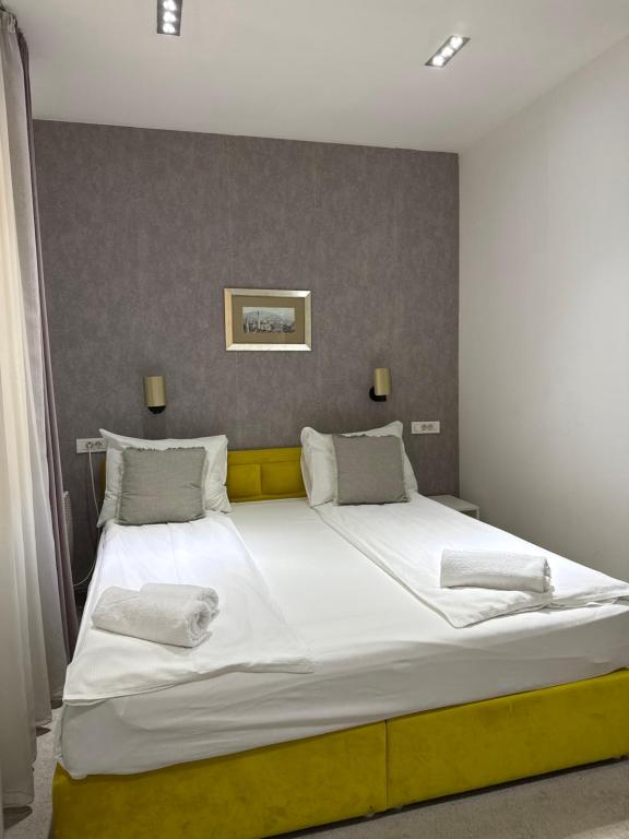 Postel nebo postele na pokoji v ubytování Deluxe Nortel Hotel