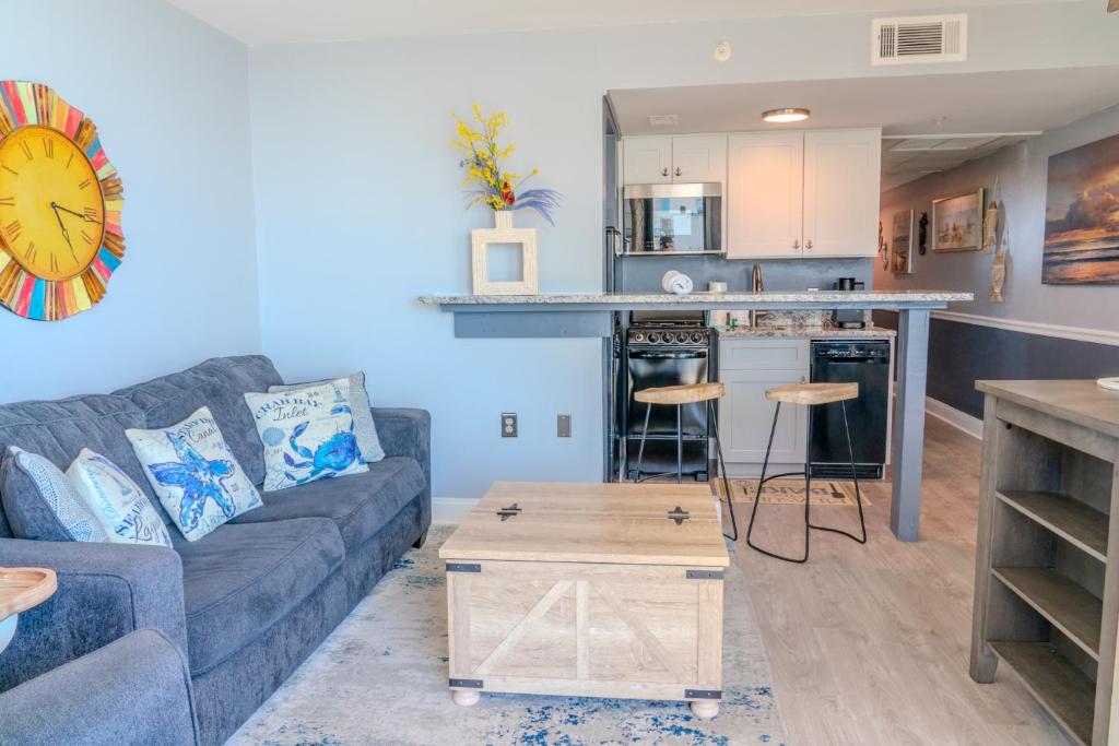 Küche&#47;Küchenzeile in der Unterkunft Ocean View Double Suite! Sleeps 4 Meridian Plaza 705