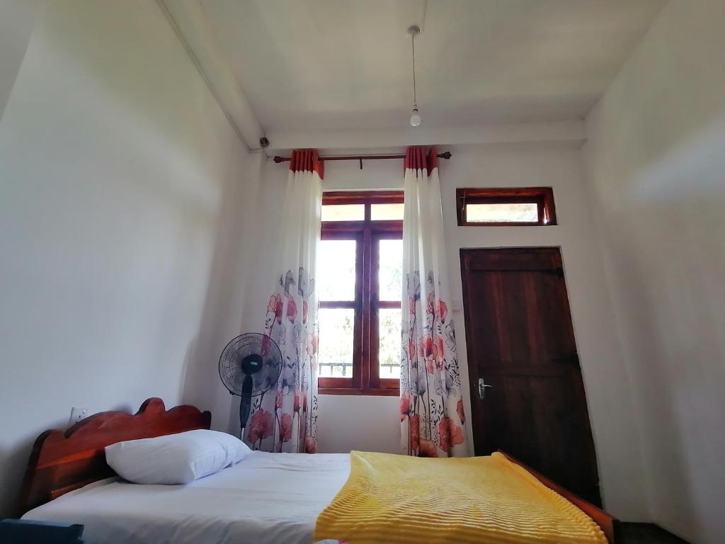 Postel nebo postele na pokoji v ubytování Ella Mountain Inn