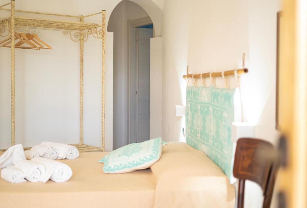 Posteľ alebo postele v izbe v ubytovaní HOTEL Essenza di Mirto