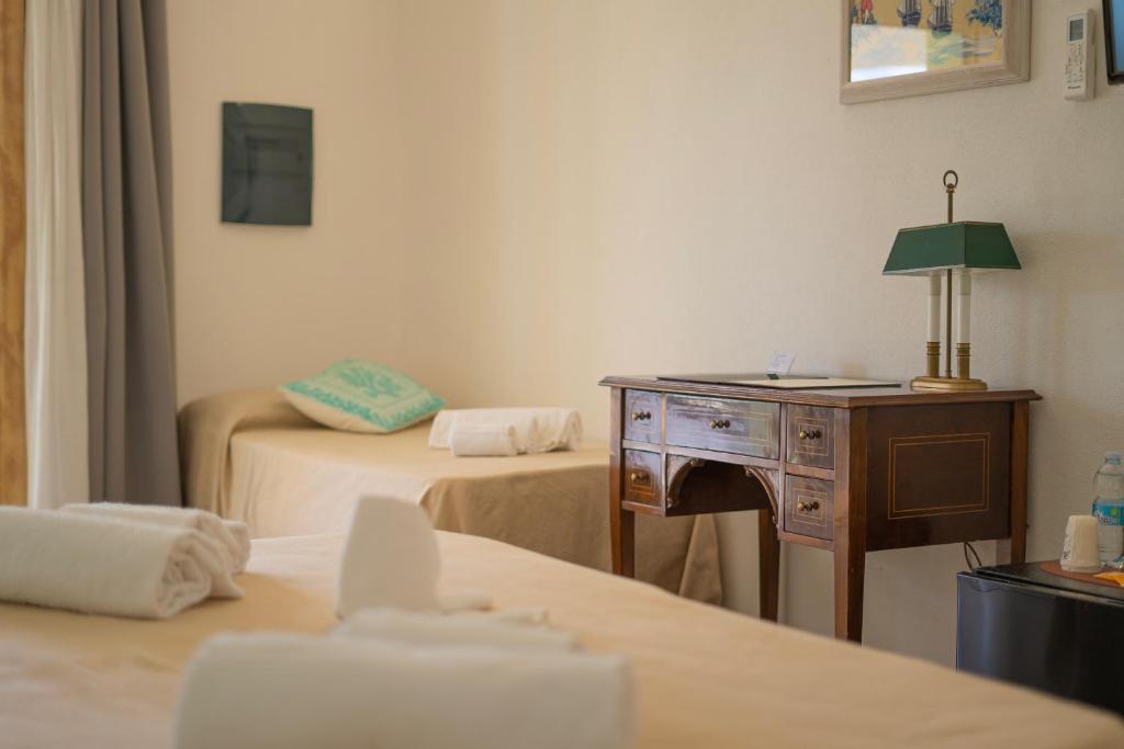 Posteľ alebo postele v izbe v ubytovaní HOTEL Essenza di Mirto