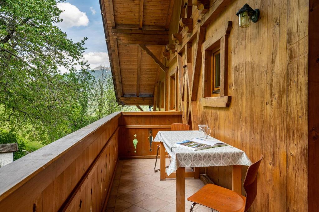 Balkón nebo terasa v ubytování Eggerhof im Sarntal