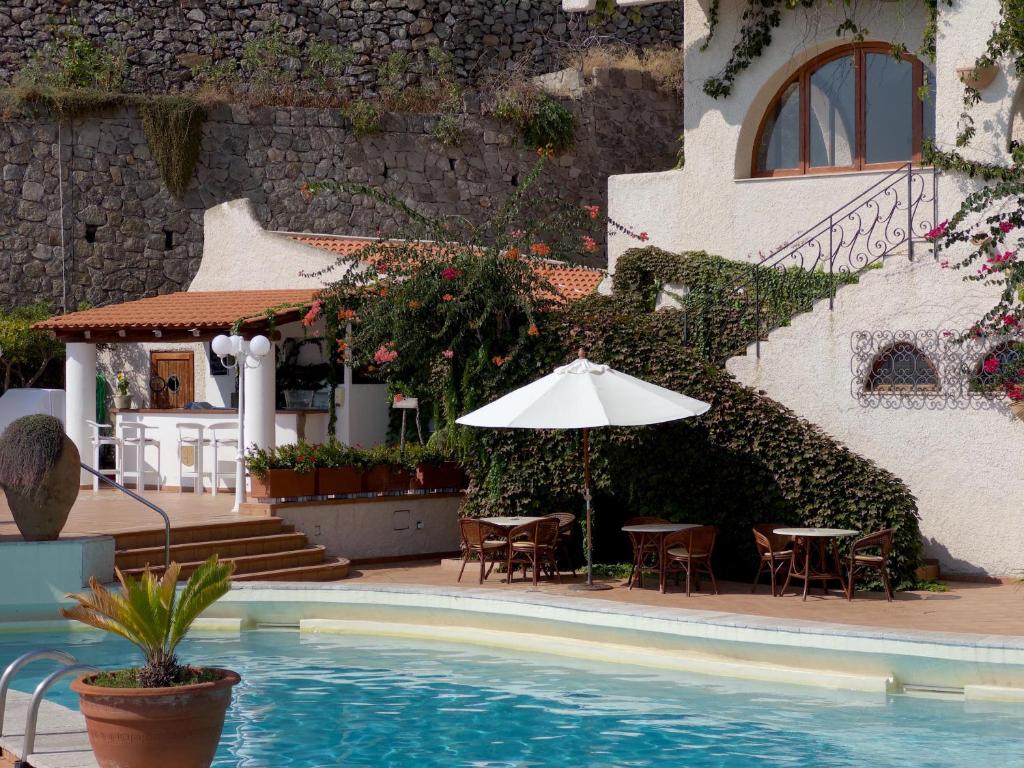 Bazén v ubytování Hotel Carasco nebo v jeho okolí
