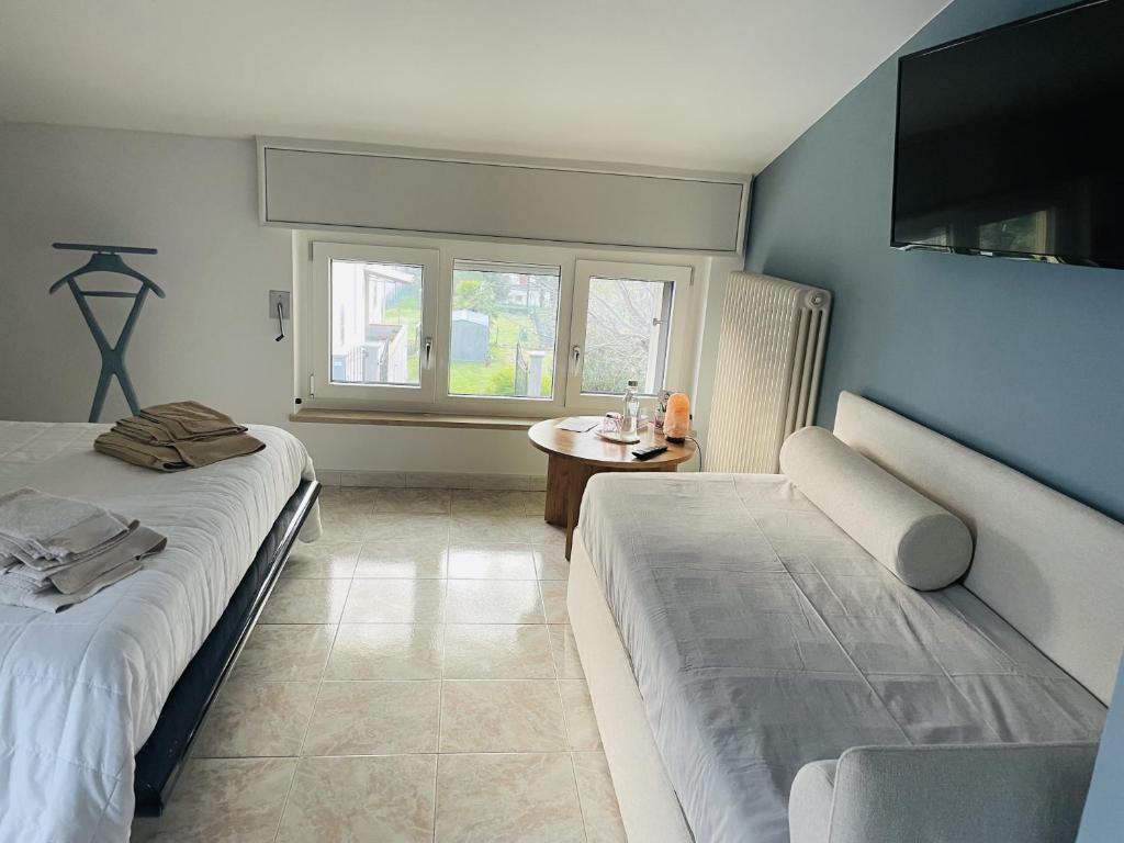 A bed or beds in a room at Bed & Breakfast con vista giardino e piscina
