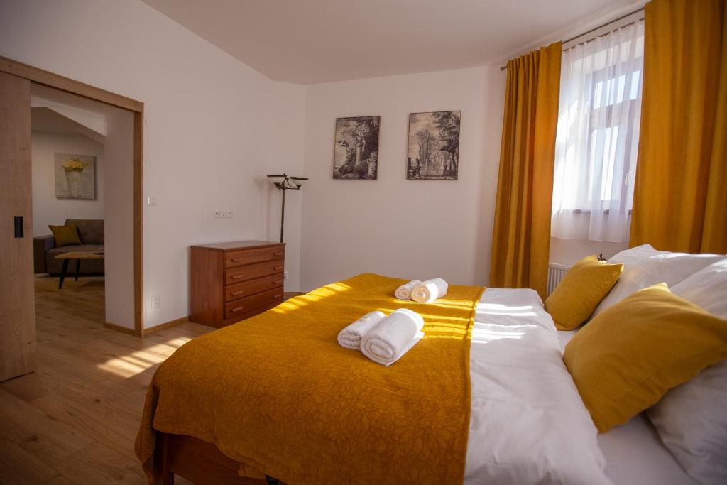 Postel nebo postele na pokoji v ubytování Apartmány Hvezdáreň