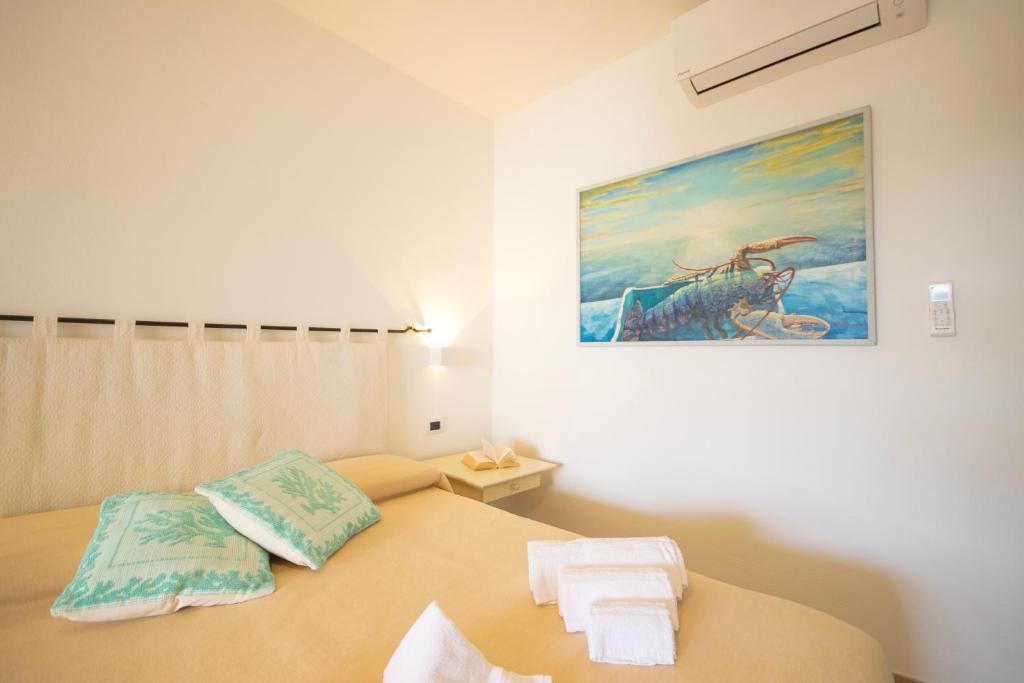 Posteľ alebo postele v izbe v ubytovaní HOTEL Essenza di Mirto