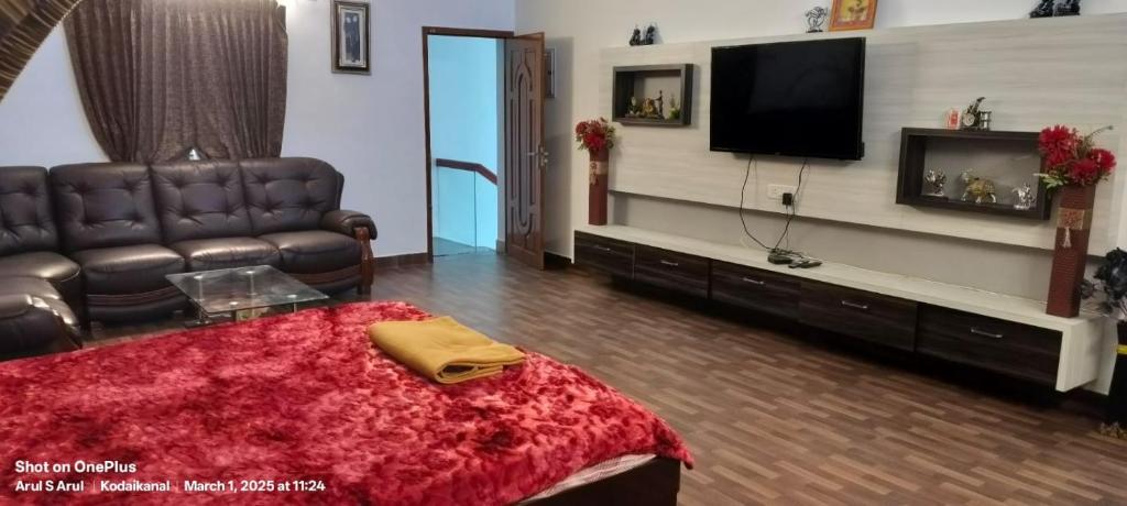 TV a/nebo společenská místnost v ubytování Raja Hill Resorts