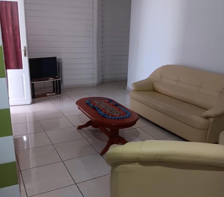 TV a/nebo společenská místnost v ubytování Villa fleurie