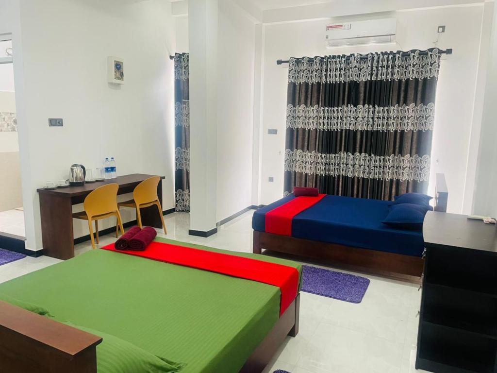 Postel nebo postele na pokoji v ubytování Hotel Ceylonia Colombo