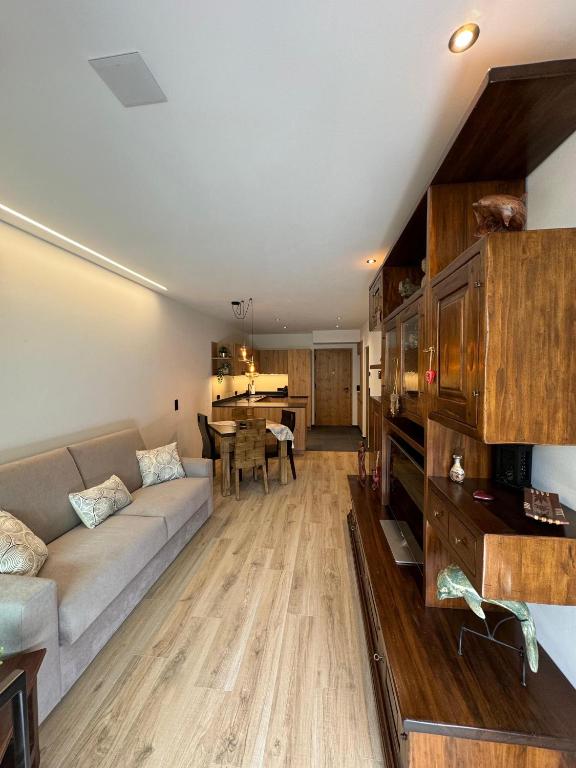 a living room with a couch and a table at Renesmee Apartment in Naturno