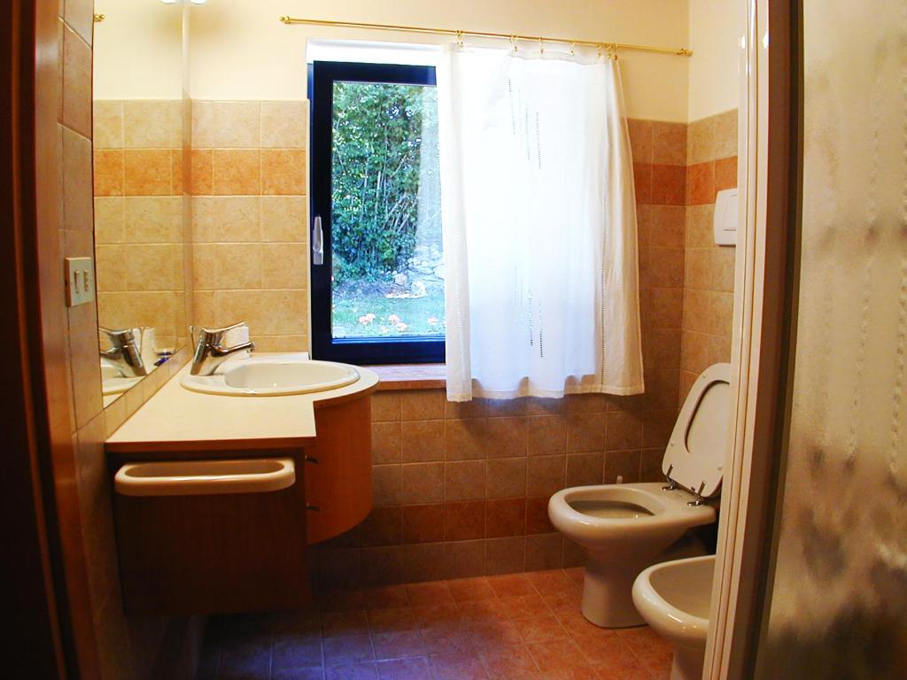 Koupelna v ubytování La Casa Trasparente - locazioni brevi