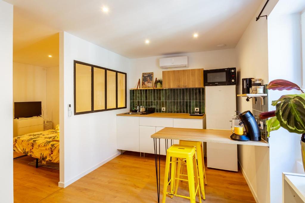 Kuchyň nebo kuchyňský kout v ubytování Lavande Appartement lumineux rénové