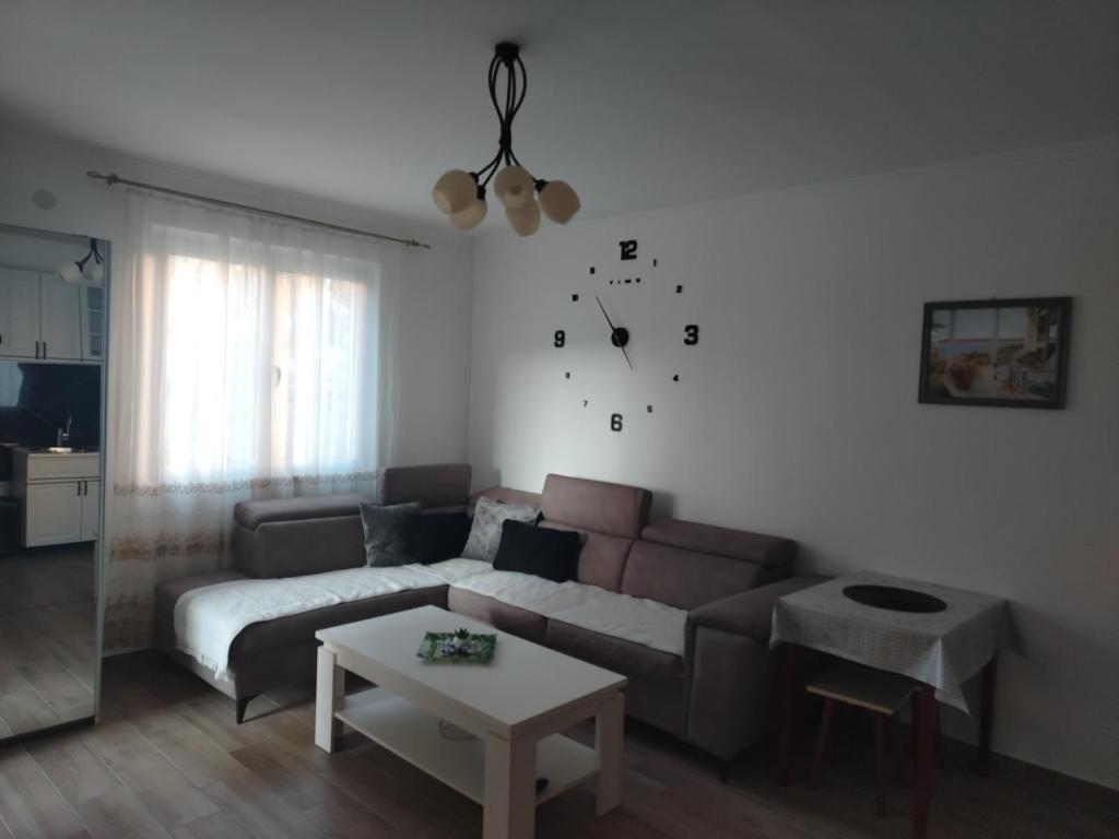 TV a/nebo společenská místnost v ubytování Apartman Lazar