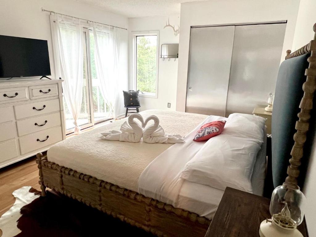 a bedroom with a bed with two towels on it at Top Floor Beach Retreat Tennis Courts Views 1812 in Seabrook Island