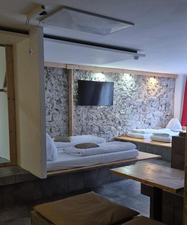 Postel nebo postele na pokoji v ubytování Hotel Adler