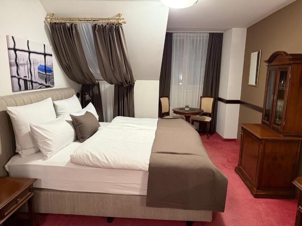 Postel nebo postele na pokoji v ubytování Hotel Kaiser