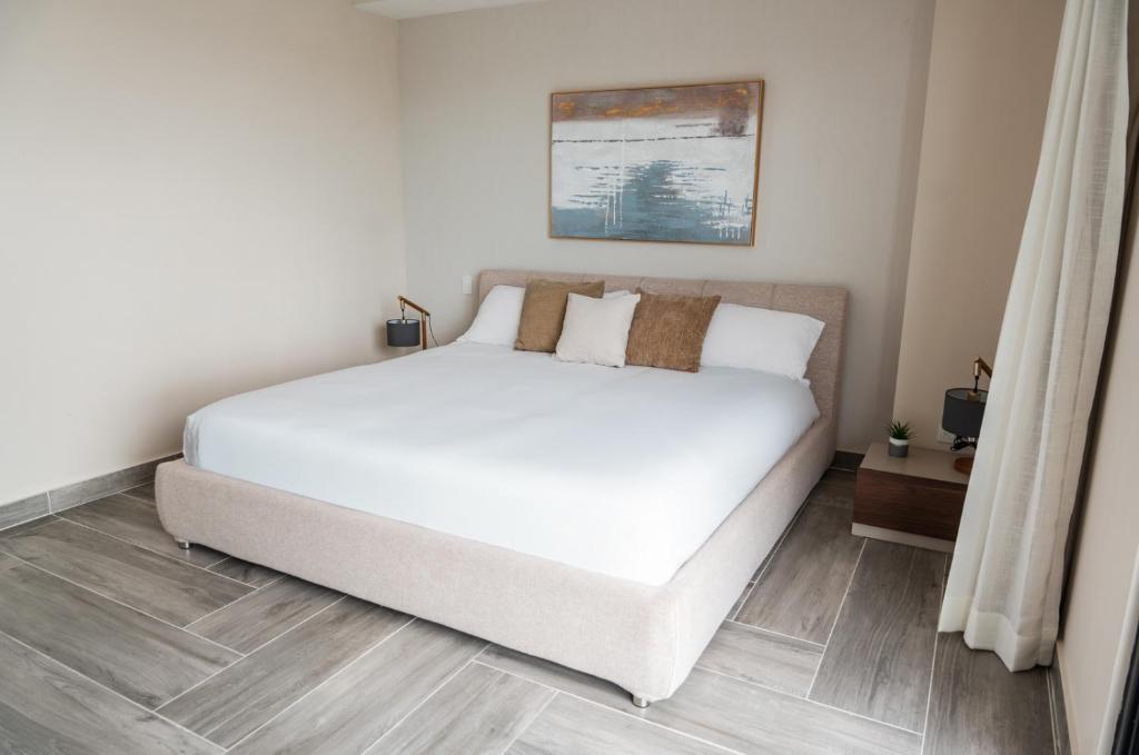 Postel nebo postele na pokoji v ubytování Aston Rubi City Suites