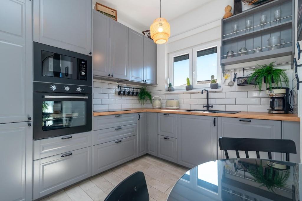 Kuchyňa alebo kuchynka v ubytovaní Apartman Špiro
