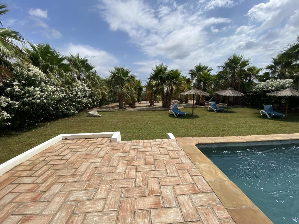 The swimming pool at or close to Masia Botargo 9 hab 8 baños piscina porche