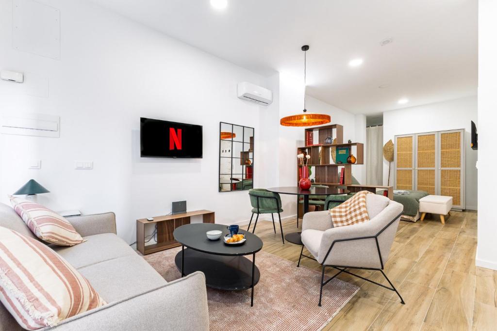 Moderno loft reformado, Smart TV, AC, Beach, 3Pax
