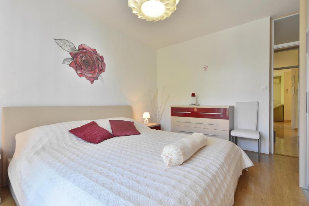 Posteľ alebo postele v izbe v ubytovaní Cozy beach apartment Split