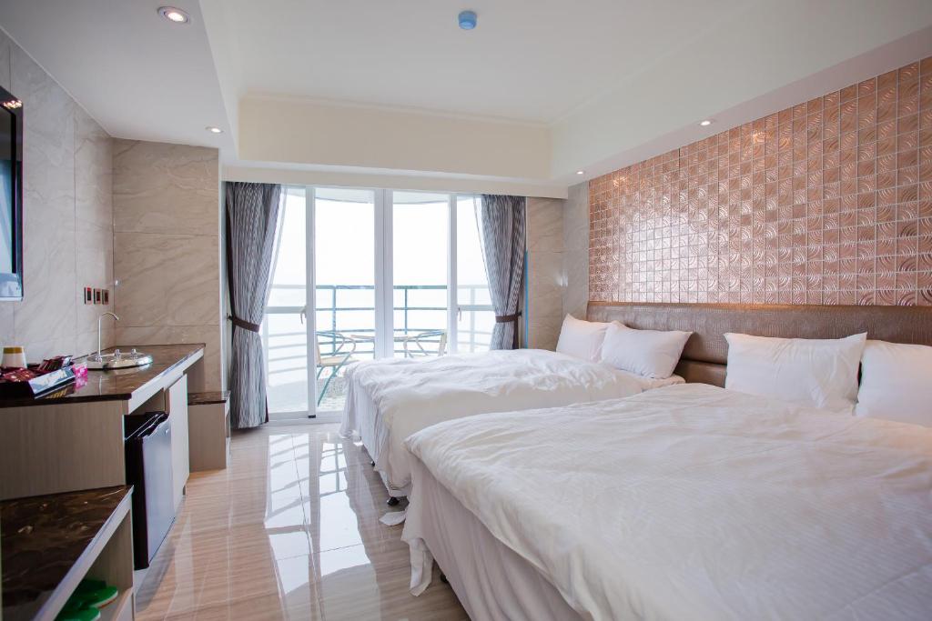 Shui Sha Lian Hotel - Vierbettzimmer Mit Blick Auf Den See