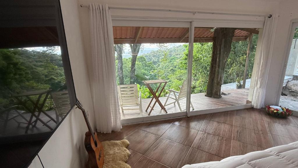 Suíte na montanha - Recreio dos Bandeirantes - entrada independente, com vista pra Floresta