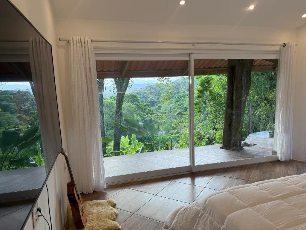 Suíte na montanha - Recreio dos Bandeirantes - entrada independente, com vista pra Floresta