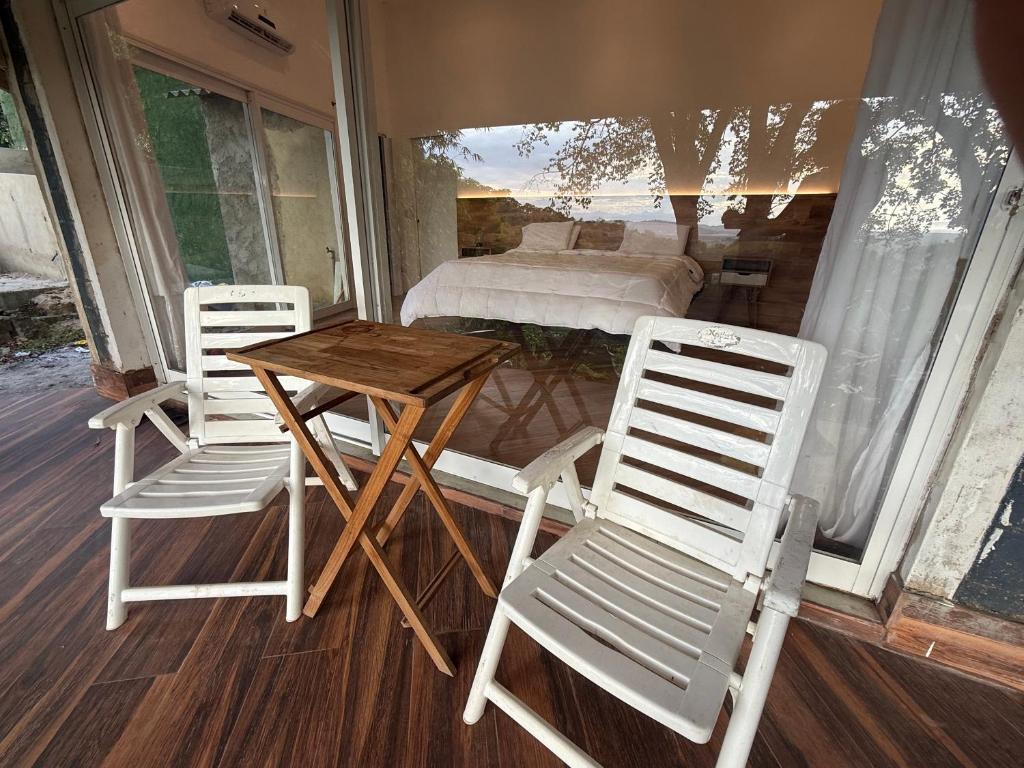 Suíte na montanha - Recreio dos Bandeirantes - entrada independente, com vista pra Floresta