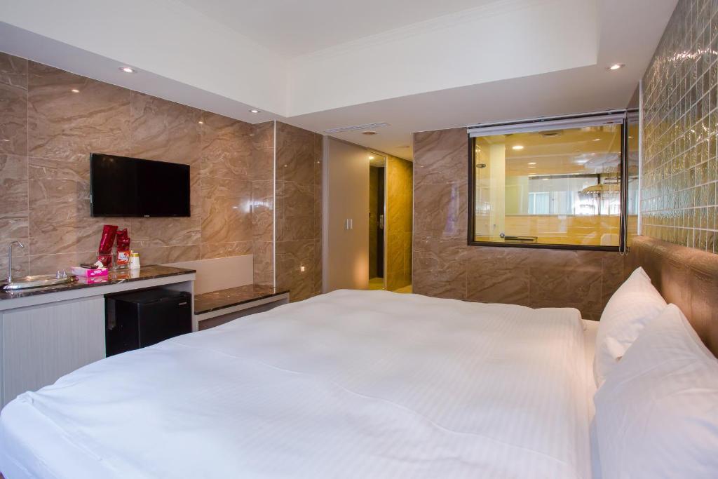 Shui Sha Lian Hotel - Vierbettzimmer Mit Blick Auf Die Straße