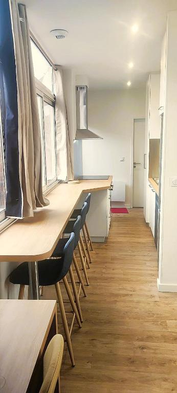 Appartements - Halles Brauhauban Tarbes的休息区