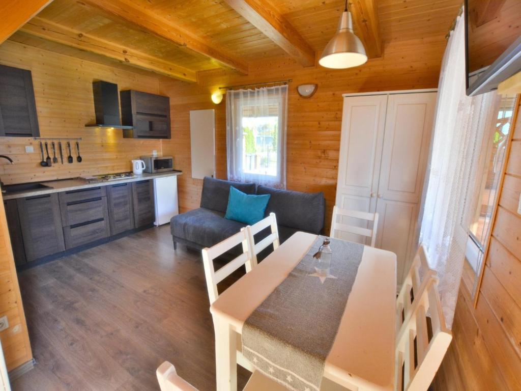 Kuchyňa alebo kuchynka v ubytovaní 2-storey holiday homes, Ustronie Morskie