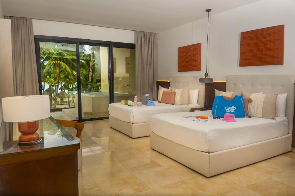 Family Selection at Grand Palladium Kantenah Resort & Spa - All Inclusive - Suite Frente A La Playa