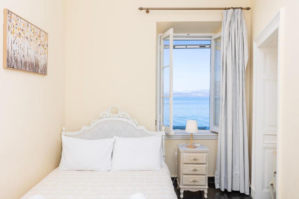 Posteľ alebo postele v izbe v ubytovaní Angiolina Sea View Apartment