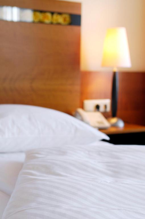 Postel nebo postele na pokoji v ubytování Hansa Apart-Hotel Regensburg