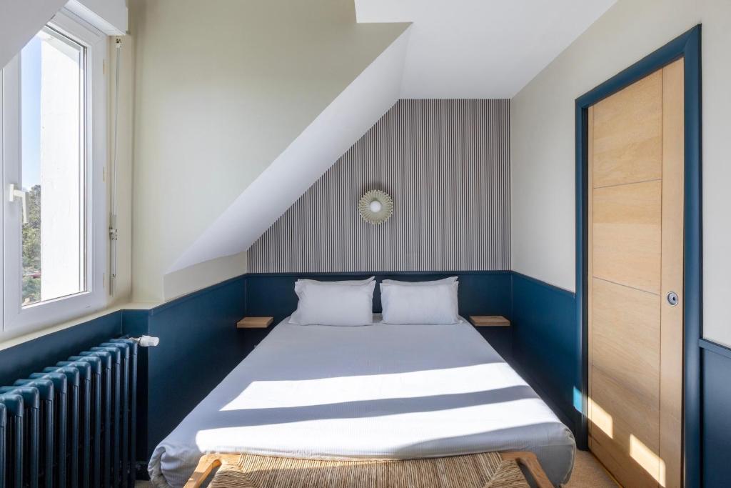 Postel nebo postele na pokoji v ubytování Hôtel BelleVue