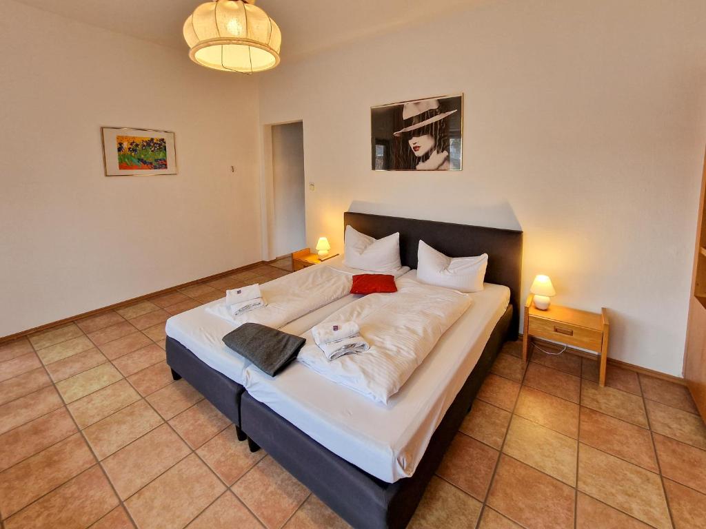 Postel nebo postele na pokoji v ubytování Hotel Bayerischer Wald HFVI