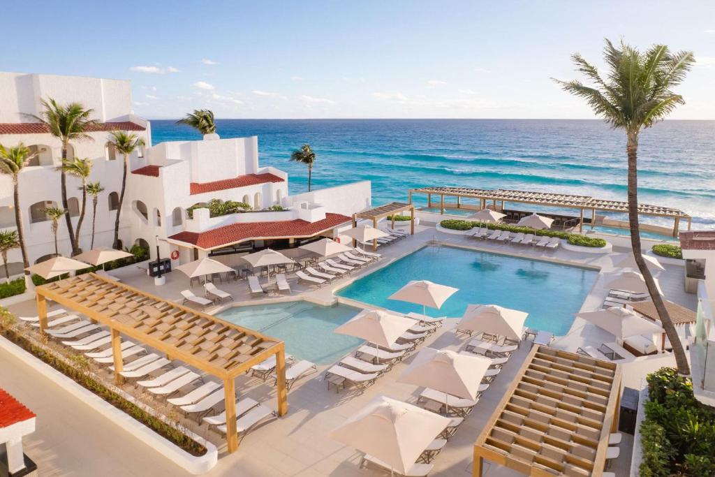 Bazén v ubytování GR Solaris Caribe - All Inclusive nebo v jeho okolí