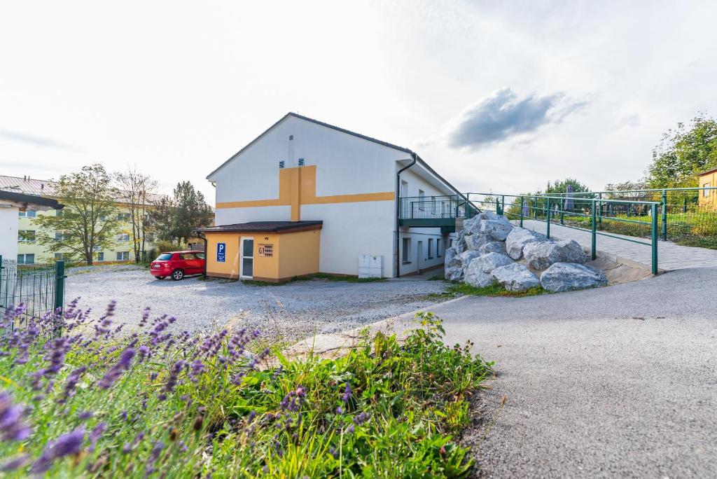 Budynek, w którym mieści się apartament