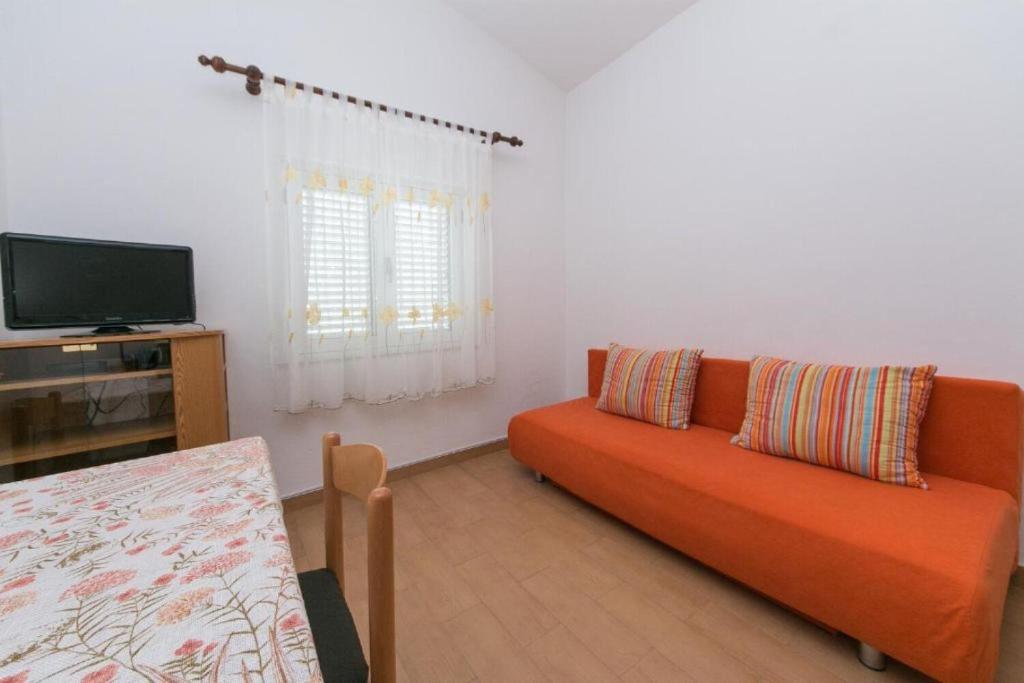 TV a/nebo společenská místnost v ubytování Apartments Gordan