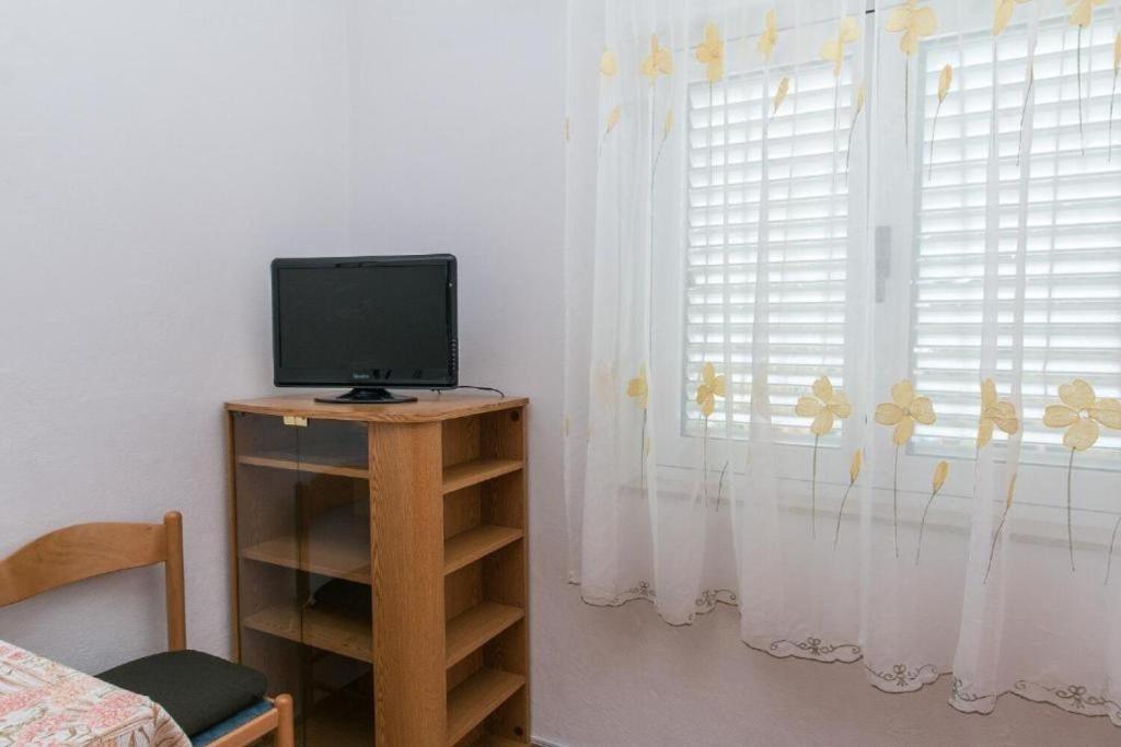 TV a/nebo společenská místnost v ubytování Apartments Gordan