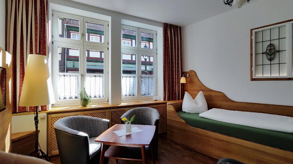 Postel nebo postele na pokoji v ubytování Traditions - Hotel "Zur Tanne"