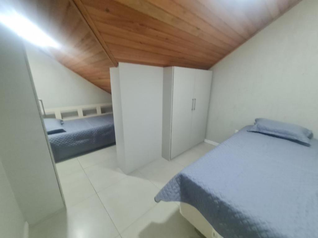 Postel nebo postele na pokoji v ubytování Hostel dos Ipês