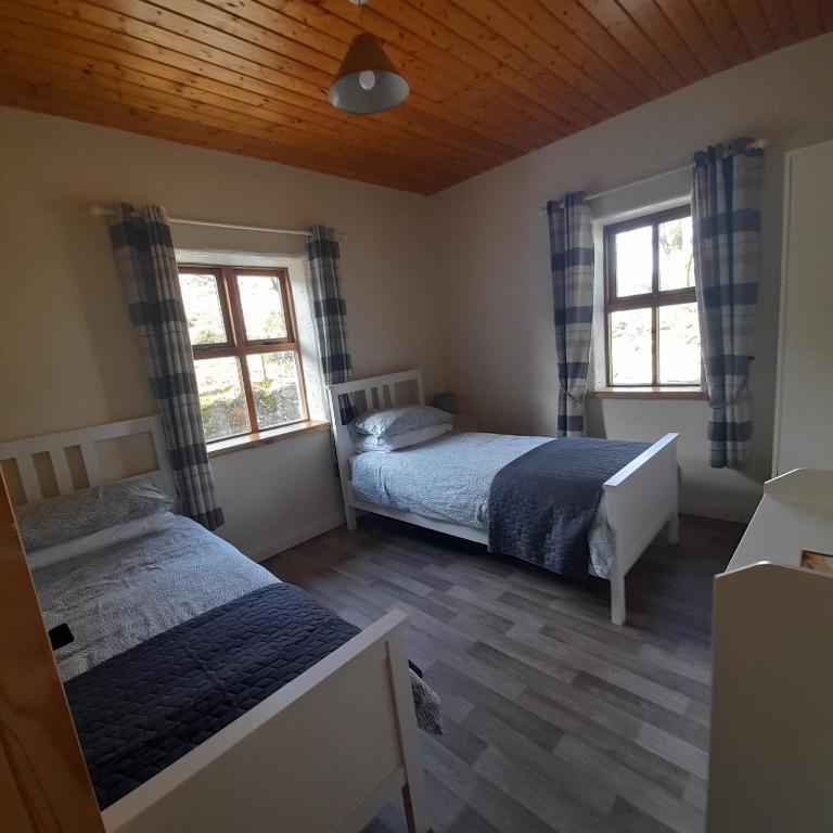 Postel nebo postele na pokoji v ubytování Corriebrack cottage