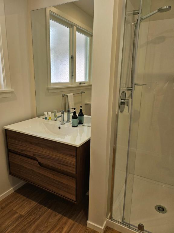 Sunny Getaway Close To Beach - Resim 8