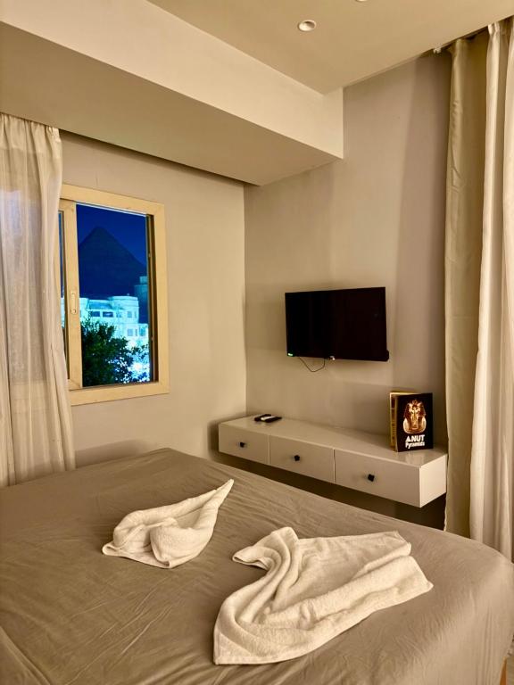 Postel nebo postele na pokoji v ubytování NUT Pyramids Hotel