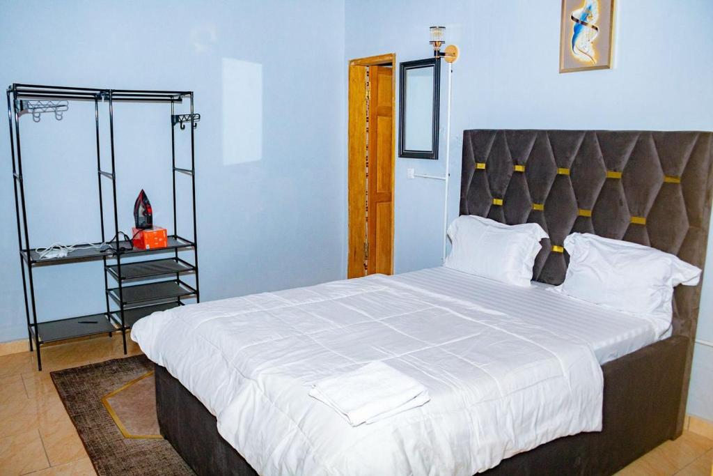 Una cama o camas en una habitación de L'Élégance Urbaine