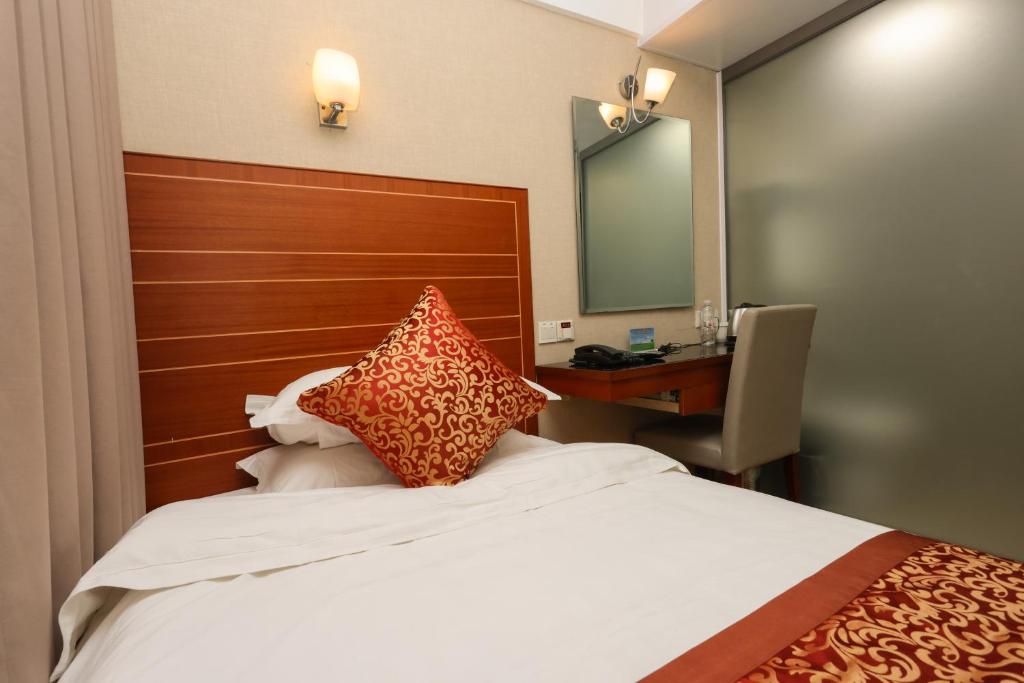 Postel nebo postele na pokoji v ubytování Shanghai YUHANG Hotel